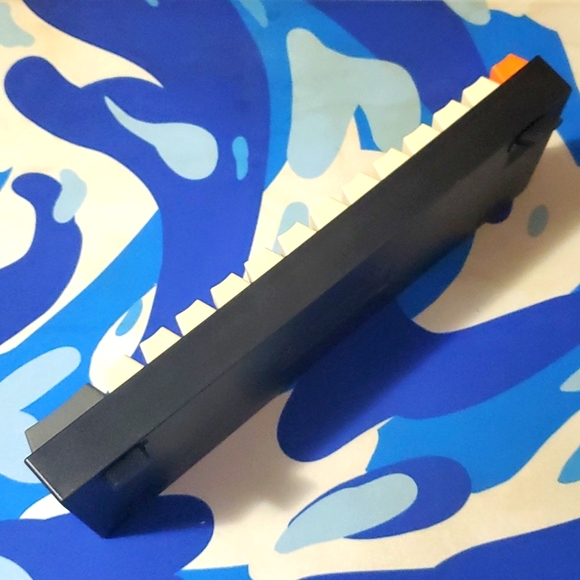 RedDragon 60% Keyboard, Brown switchs w/ Custom Honey Keycaps - Picture 3 of 4